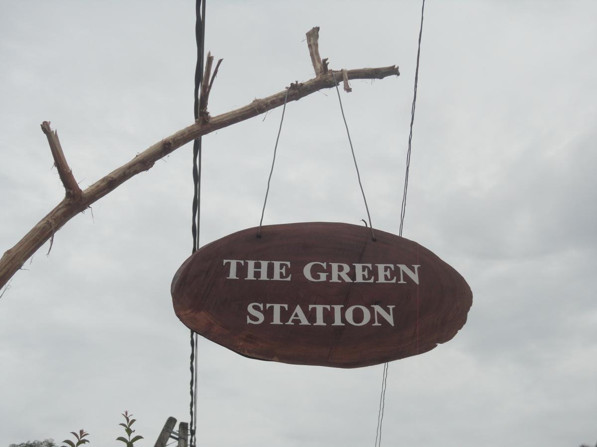 Hotel The Green Station à Dikwella Extérieur photo