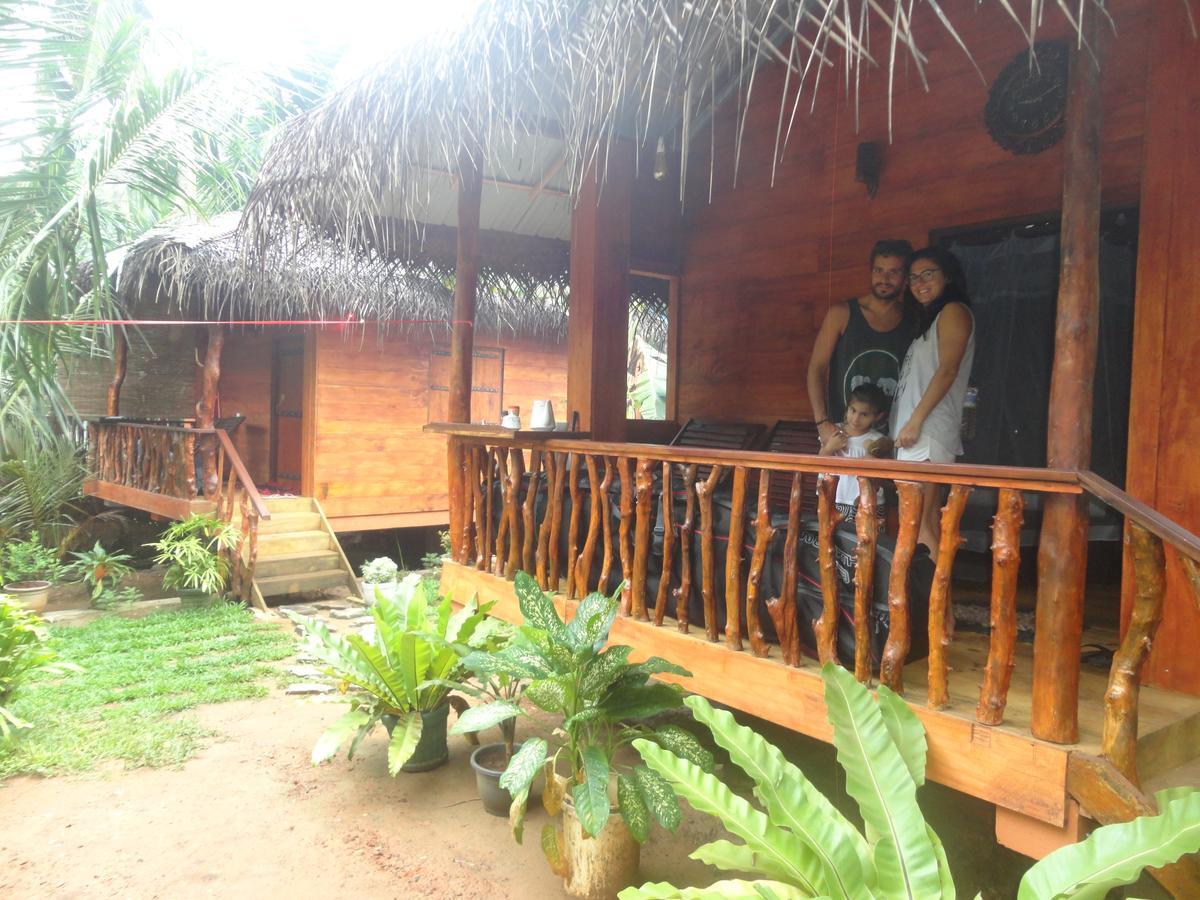 Hotel The Green Station à Dikwella Extérieur photo